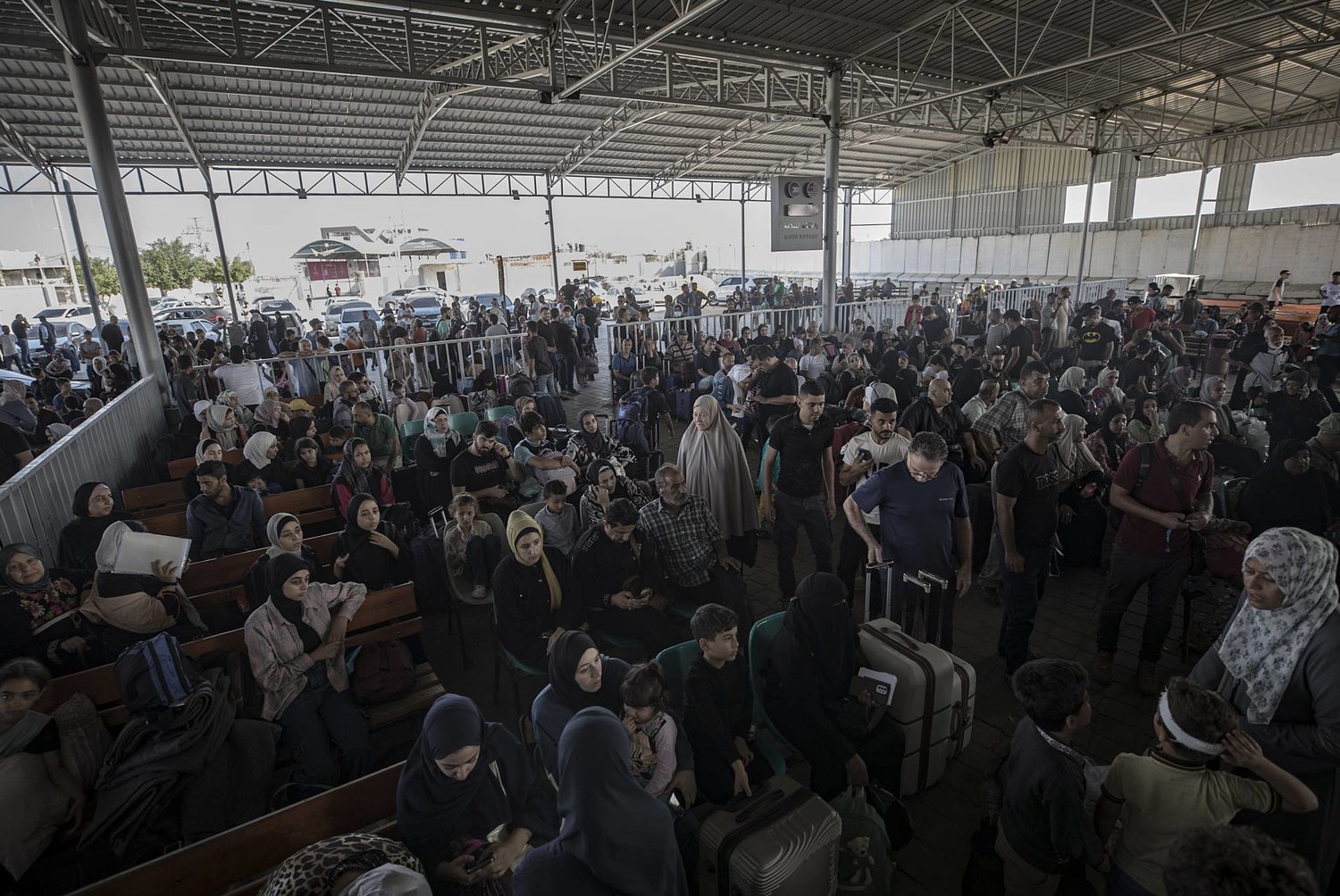 ||||||||Palestinians with dual citizenship wait for permission to leave Gaza, amid the ongoing conflict between Israel and Palestinian Islamist group Hamas, at the Rafah border crossing with Egypt, in Rafah in the southern Gaza Strip, November 2, 2023. REUTERS/Ibraheem Abu Mustafa||