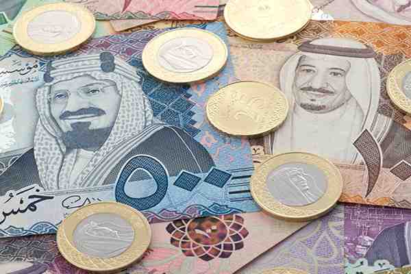 Saudi Riyal Banknotes and Coins showing King Salman of Saudi Arabia