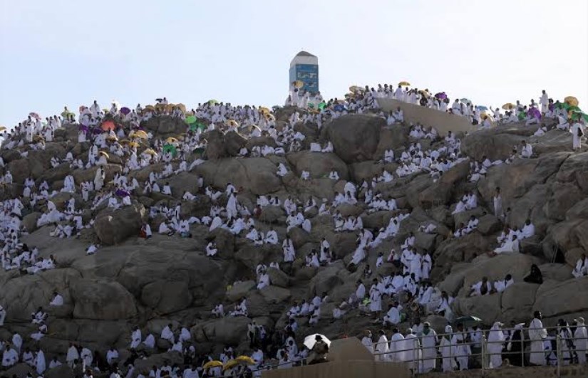 كم تبلغ مساحة عرفات؟ رحلة في أرض الوقوف العظيم