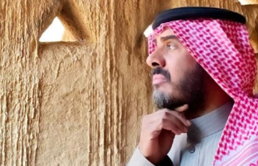 الفنان إبراهيم عبدالعزيز المحارب الفنان إبراهيم عبدالعزيز المحارب