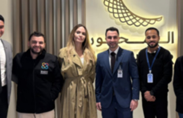 الفنانة العالمية أنجيلينا جولي على زيارة مستشفى المحور بمدينة السادس