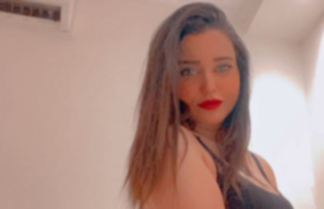 الفنانه نادين المنسى